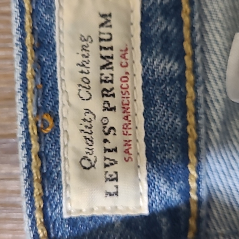 Levi's Women's Classic Blue Jean Shorts used good‎ condition. - Picture 2 of 15